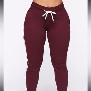 Fashion nova Tennis and Chill fleece jogger-burgundy
